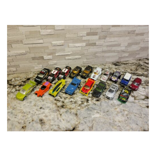 18 Older Toy Cars Matchbox, Hot Wheels And Others {1}