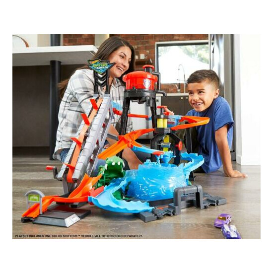 Hot Wheels Gift Set Race Track for Small Play Car Matchbox Ultimate Car Wash Pk {2}