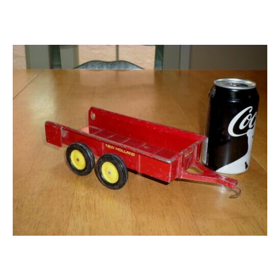 ERTL COMPANY - NEW HOLLAND TRAILER, PRESSED STEEL METAL TOY, SCALE 1:18, VINTAGE {10}