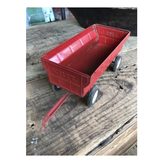Metal Ertl Wagon Manure Spreader Farm Toy Diecast Red Trailer Vintage Toy {1}