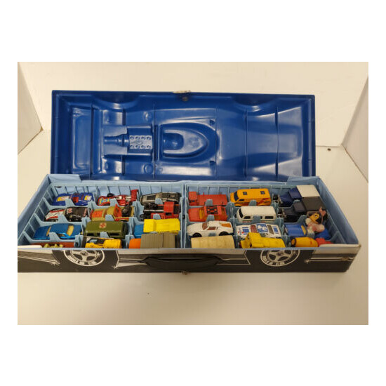 Vintage Lesney Matchbox Collecters Case and 1970s Matchbox 24 Cars  {1}