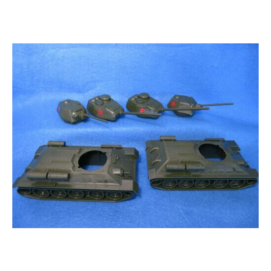 Classic Toy Soldiers WWII Russian tanks T-34/76 + 85 mm with two extra turrets {4}