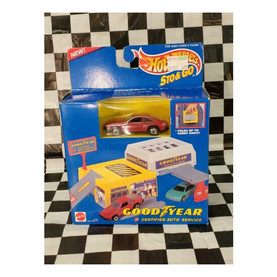 1995 Vintage Hot Wheels Sto and Go Goodyear Certified Auto Service Playset 65730 {1}