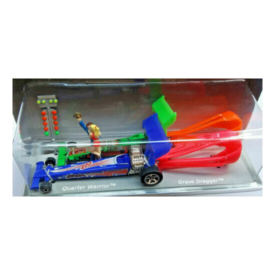 Hot Wheels Drag Racing Die Cast Set, 2 Dragsters with Chutes, Lights and Winner. {1}