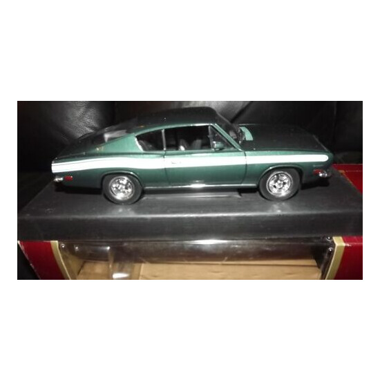 1969 Plymouth Barracuda Road Legends Diecast 1:18 scale Collectable {2}