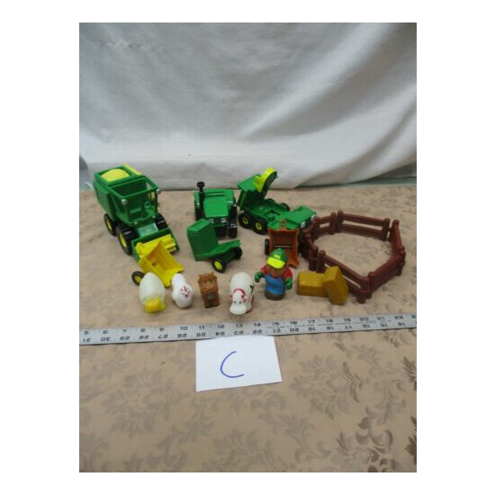 John Deere Toy Lot C Green Tractor Farmer Sheep Hen Cow Hay Bails Fence Farm  {1}