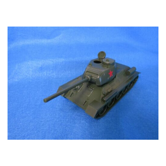 Classic Toy Soldiers WWII Russian T-34/85 Tank 1:32, hard plastic {2}