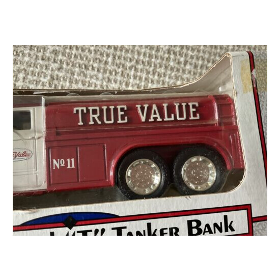 ERTL 1930 Diamond T Tanker Truck TRUE VALUE Model Toy Die Cast 9513 Bank 1/34 {8}