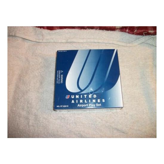 NEW Daron United Airlines Airport Playset {1}