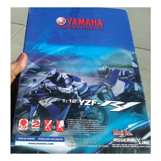 MAI39052 Maisto Moto IN Kit Prepeint 1/12 Yamaha YZF R1 2005 Red Black {4}