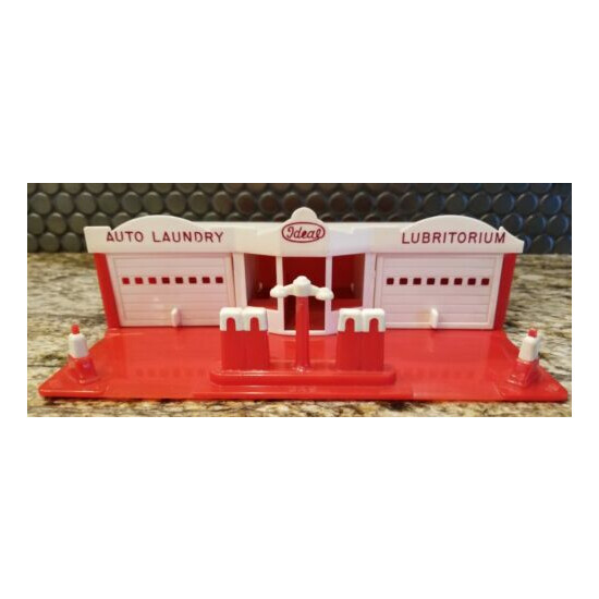 Ideal Toys Red & White GAS STATION - Auto Laundry - Lubritorium 1950s {1}