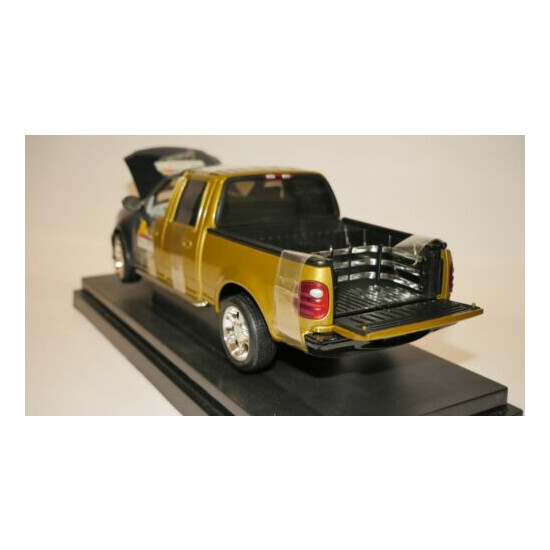2002 Ford F-150 Crew Cab Pickup OUTDOOR SPORTSMAN by ERTL COLLECTIBLES {4}