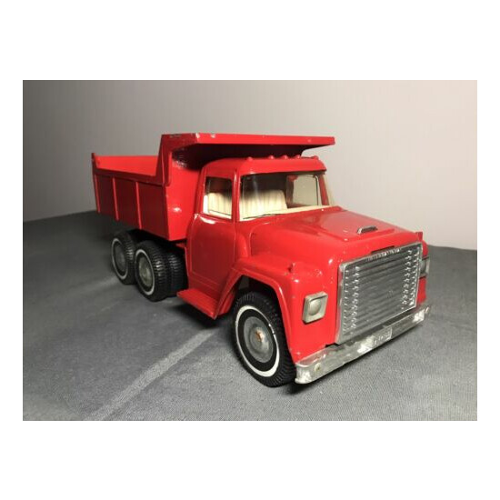 Nice *Used Vintage Red Ertl International Harvester Deluxe Hydraulic Dump Truck {1}