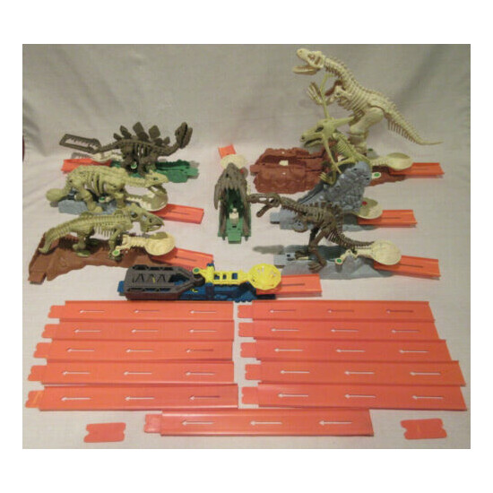 LARGE Mattel Hot Wheels Dinosaur Stunt Track - 19 Piece Lot -TESTED -READ -PICS! {1}