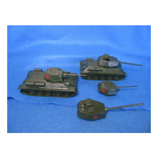 Classic Toy Soldiers WWII Russian tanks T-34/76 + 85 mm with two extra turrets {2}
