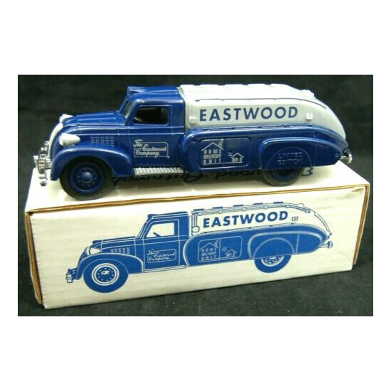 1939 EASTWOOD Series II 1939 Dodge Airflow by ERTL MIB  {1}