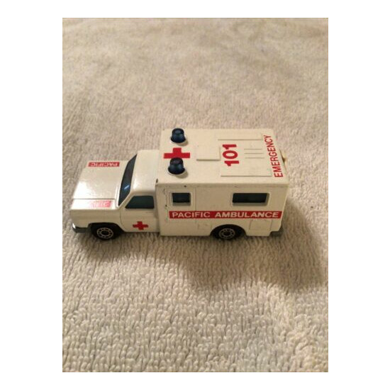 Matchbox MB 41C-17 Ambulance England Lesney 1977 vintage "Pacific Ambulance"  {1}