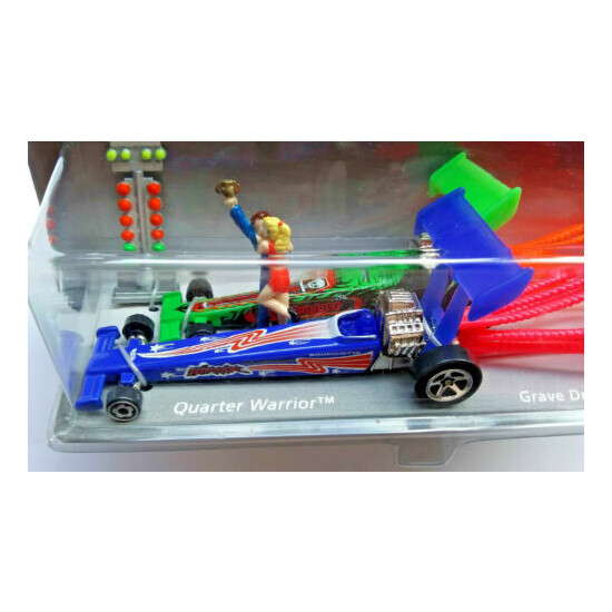Hot Wheels Drag Racing Die Cast Set, 2 Dragsters with Chutes, Lights and Winner. {3}