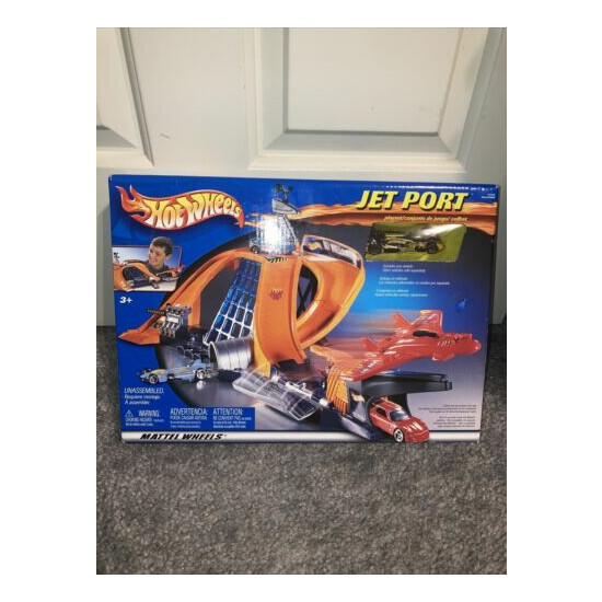 Hot Wheels Jet Port Playset - SEALED in Box - Mattel Wheels {1}