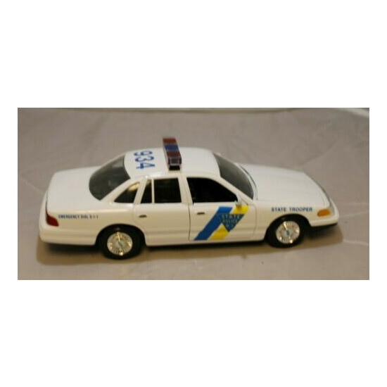 New Jersey State Police 1:24 Scale Ford Crown Victoria Interceptor Replica {4}