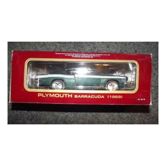 1969 Plymouth Barracuda Road Legends Diecast 1:18 scale Collectable {1}