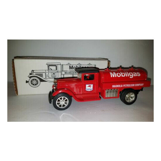 ERTL 1935 Sterling Magnolia Mobilgas Petroleum Tanker Toy Truck {1}