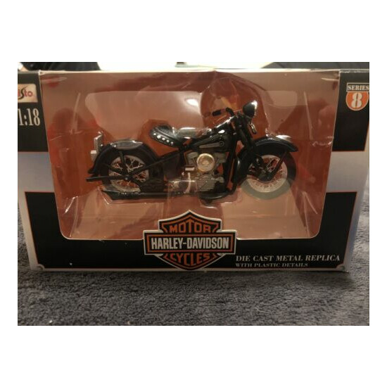 Maisto Harley Davidson Series 8 1:18 1986 FLST Heritage Softail Evolution Black {1}