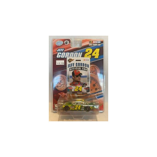 2007 Jeff Gordon #24 DuPont Nicorette 1/64 NASCAR Diecast {1}