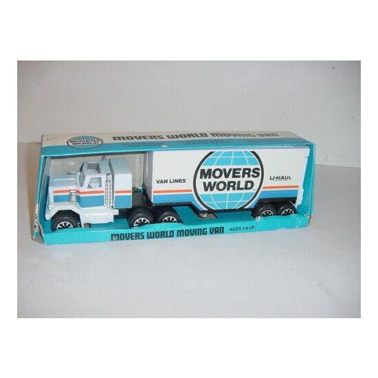 1/64 Mover's World Moving Van Tractor & Trailer Set NIB! {1}
