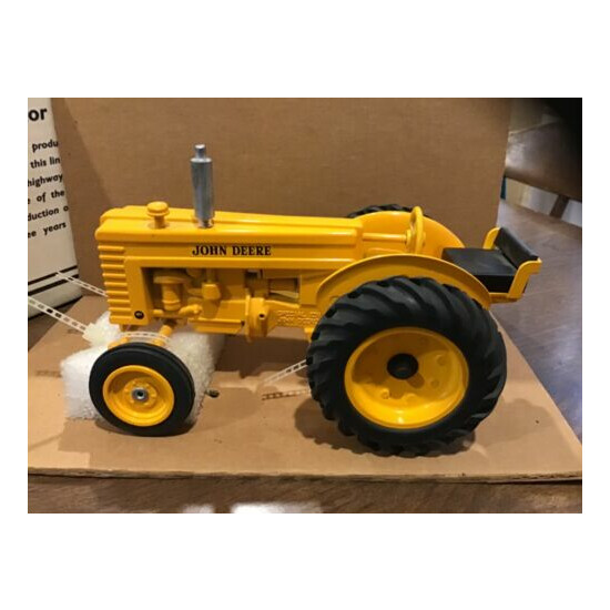 John Deere 1/16 scale MI die cast model tractor  {1}