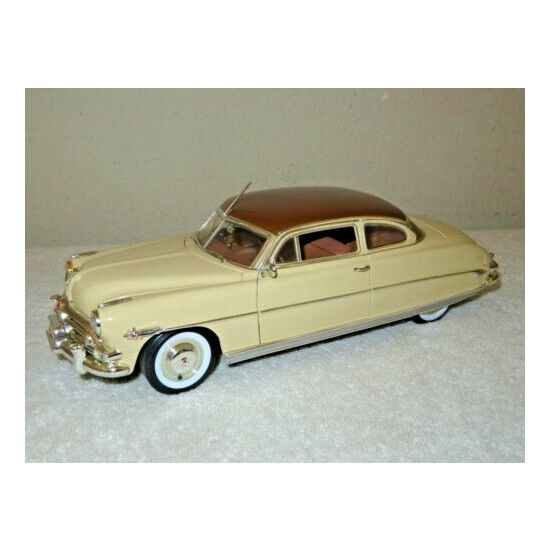 1952 HUDSON HORNET CREAM BROWN TOP 1:18 SCALE HIGHWAY 61 HQ AWESOME MACHINE! {1}