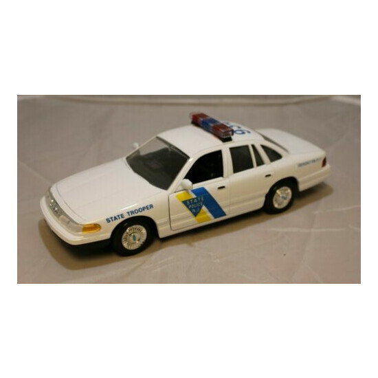 New Jersey State Police 1:24 Scale Ford Crown Victoria Interceptor Replica {1}