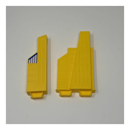 2015 Hot Wheels Ultimate Garage Replacement Part Yellow Towers Zone 1 {1}