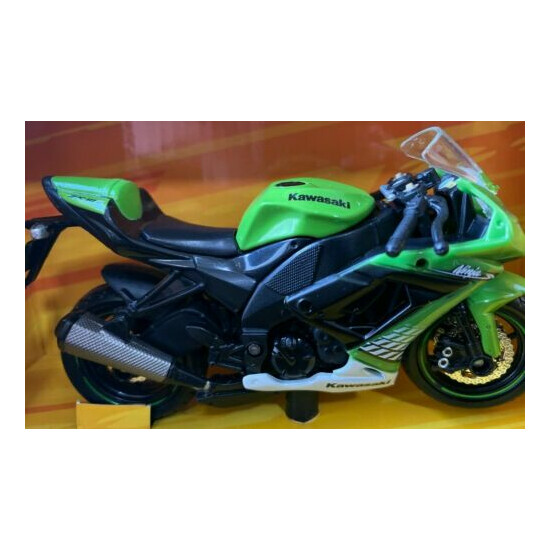 1:18 2010 Kawasaki ZX-10R Diecast plastic toy Motorcycle Maisto zx10r racing {1}