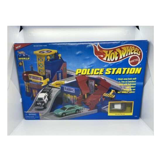HOT WHEELS WORLD POLICE STATION K9 UNIT CAR COPS AND ROBBERS FIGURES 1996 {1}