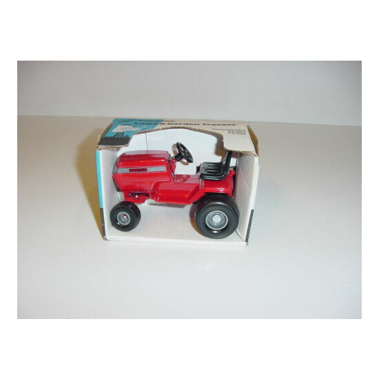 1/16 Vintage Sentar Lawn & Garden Tractor by Scale Models NIB! {1}