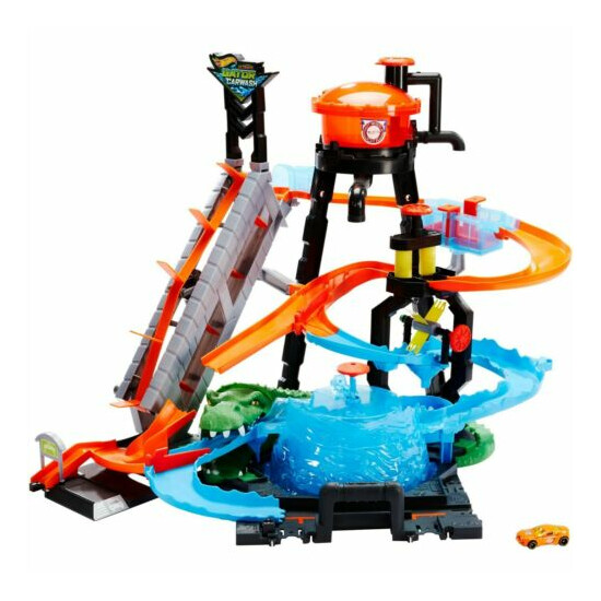 Hot Wheels Ultimate Gator Car Wash Play Set with Color Shifters Car NEW {1}