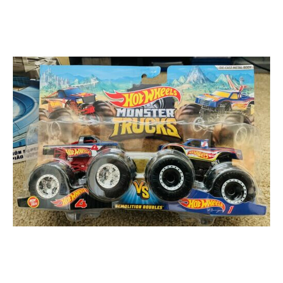 Mattel Hot Wheels Monster Trucks Scorpion Sting Raceway With Demolition Doubles {8}