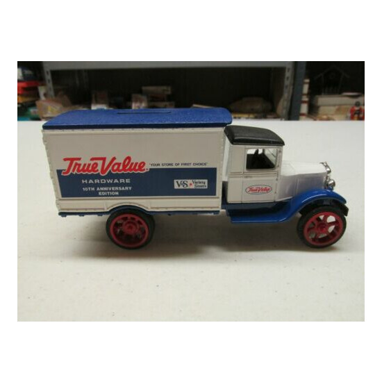 TRUE VALUE TRUCK BANK WITH KEY {3}